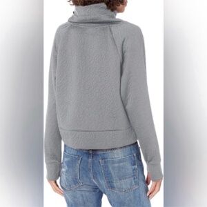 Juicy Couture Women's Jacquard Quilted Crop Pullover in Light Heather Grey